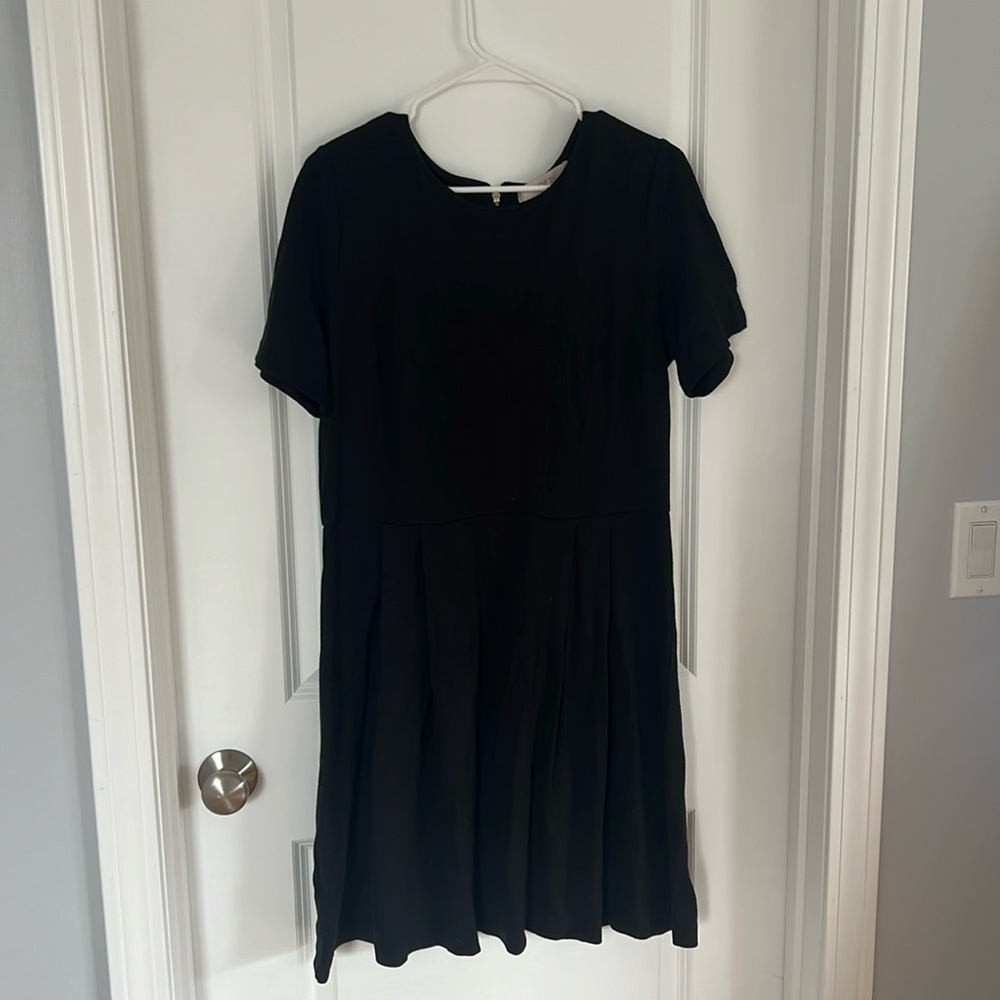 Black tshirt sleeve pleated a line dress